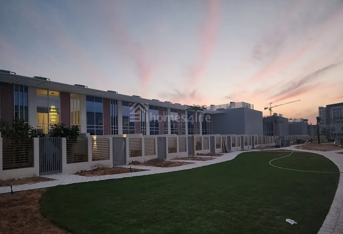 ON THE PARK | FRONT & BACK GARDEN | PRIME LOCATION
