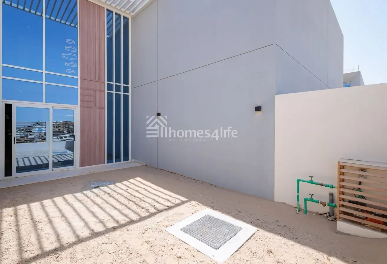 ON THE PARK | FRONT & BACK GARDEN | READY TO MOVE