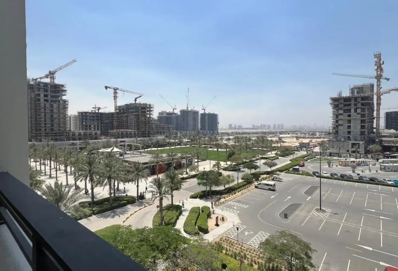 PARK VIEW - BRIGHT & MODERN - FURNISHED 2 BEDROOM