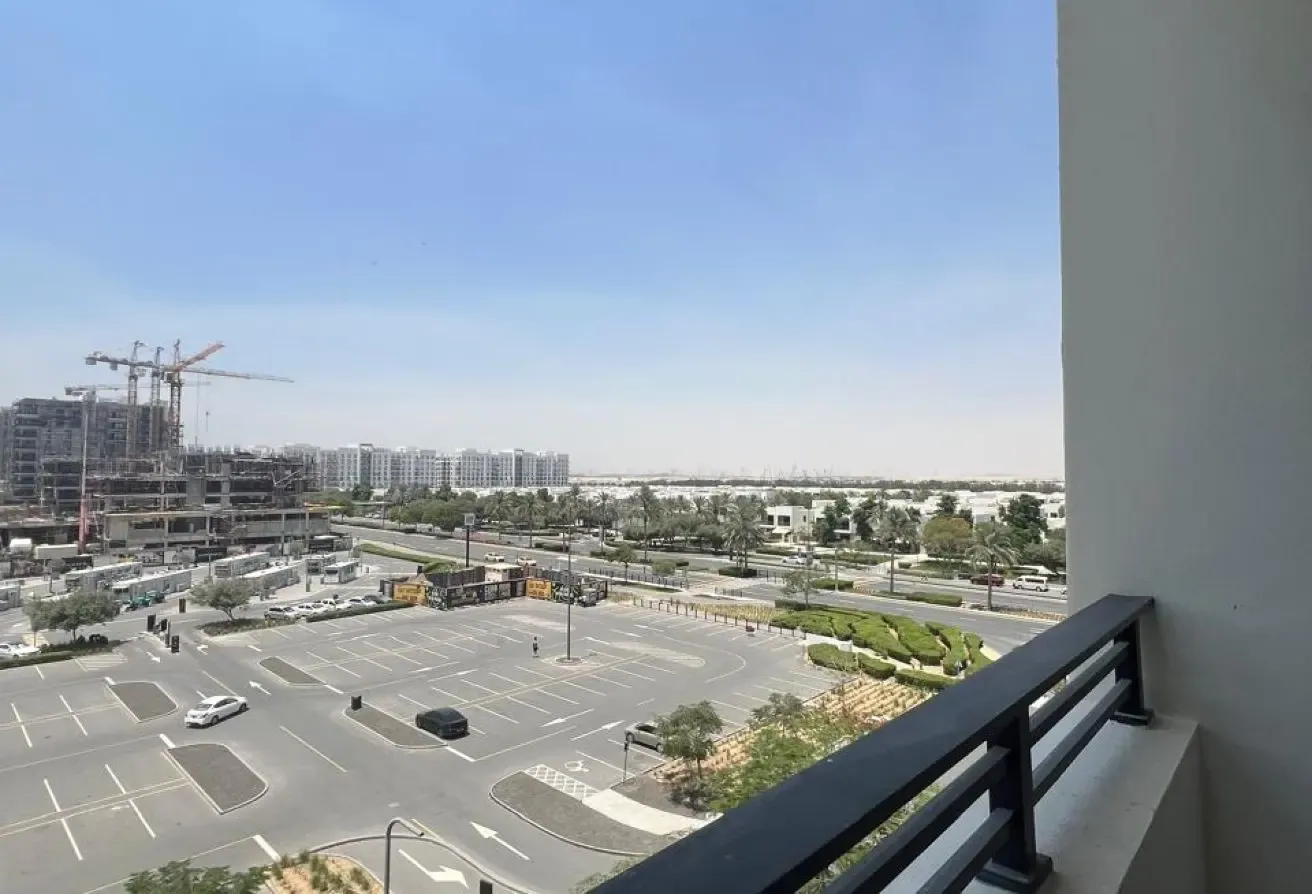 PARK VIEW - BRIGHT & MODERN - FURNISHED 2 BEDROOM
