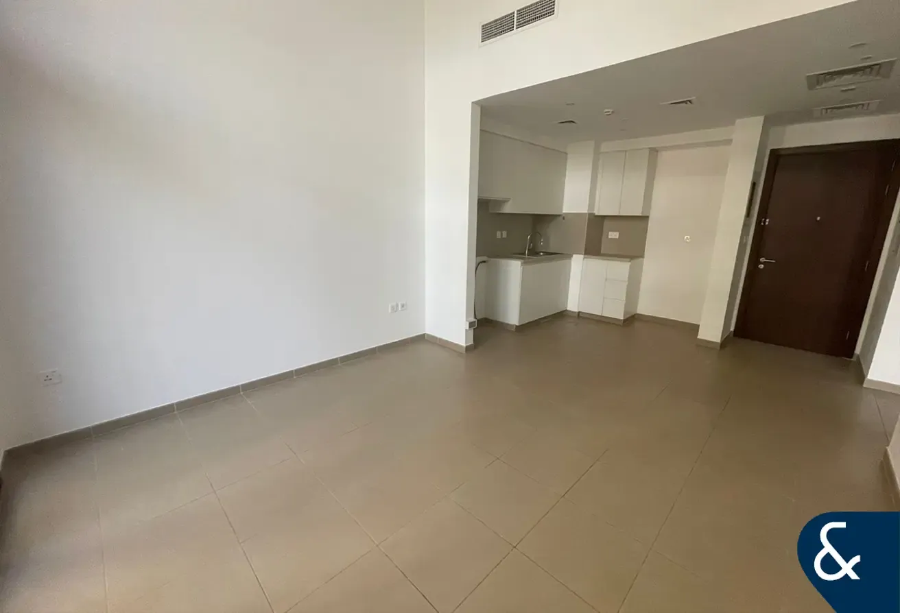 Pool View | Low Floor | Open Plan Living