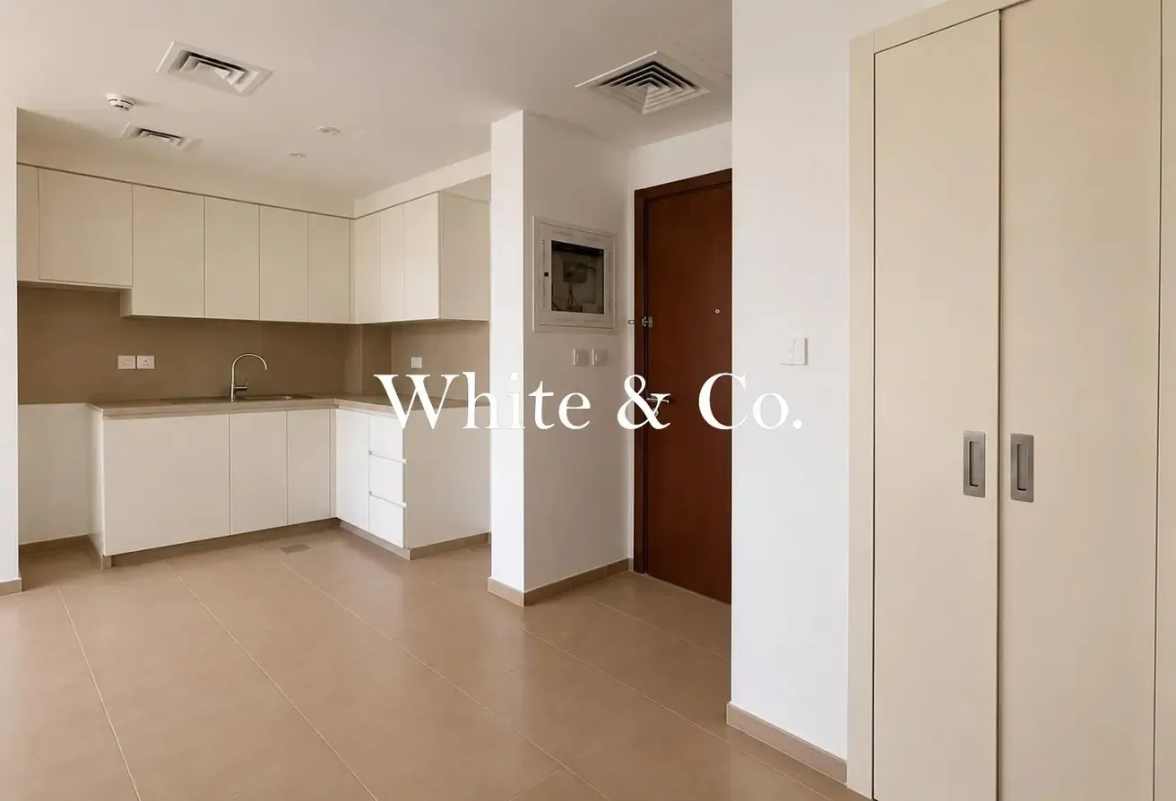 POOL VIEW & BRIGHT| LOW FLOOR |NEGOTIABLE