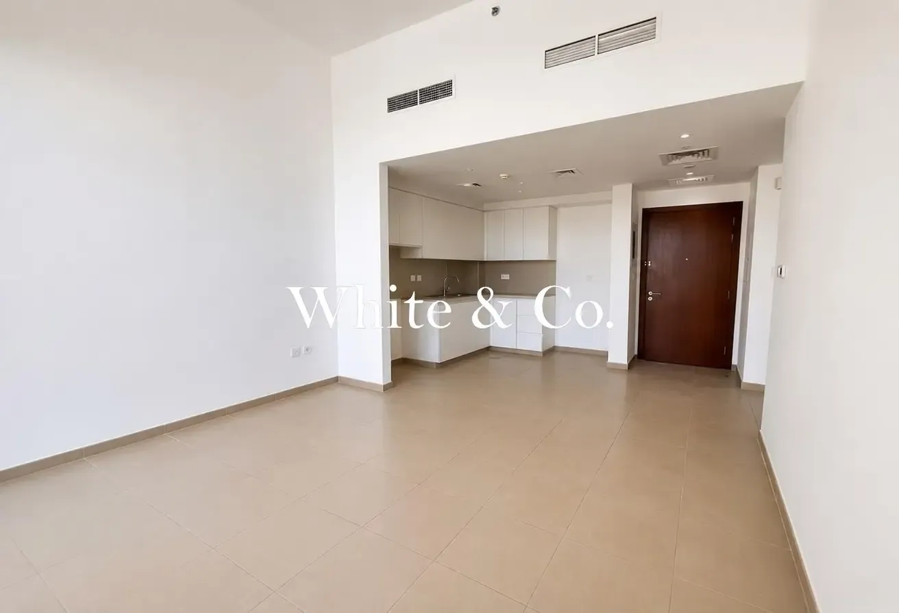POOL VIEW & BRIGHT| LOW FLOOR |NEGOTIABLE