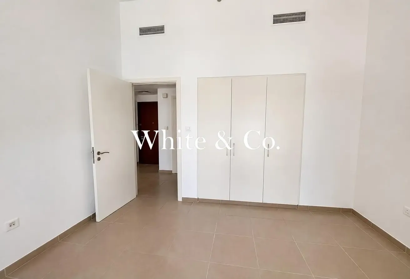 POOL VIEW & BRIGHT| LOW FLOOR |NEGOTIABLE