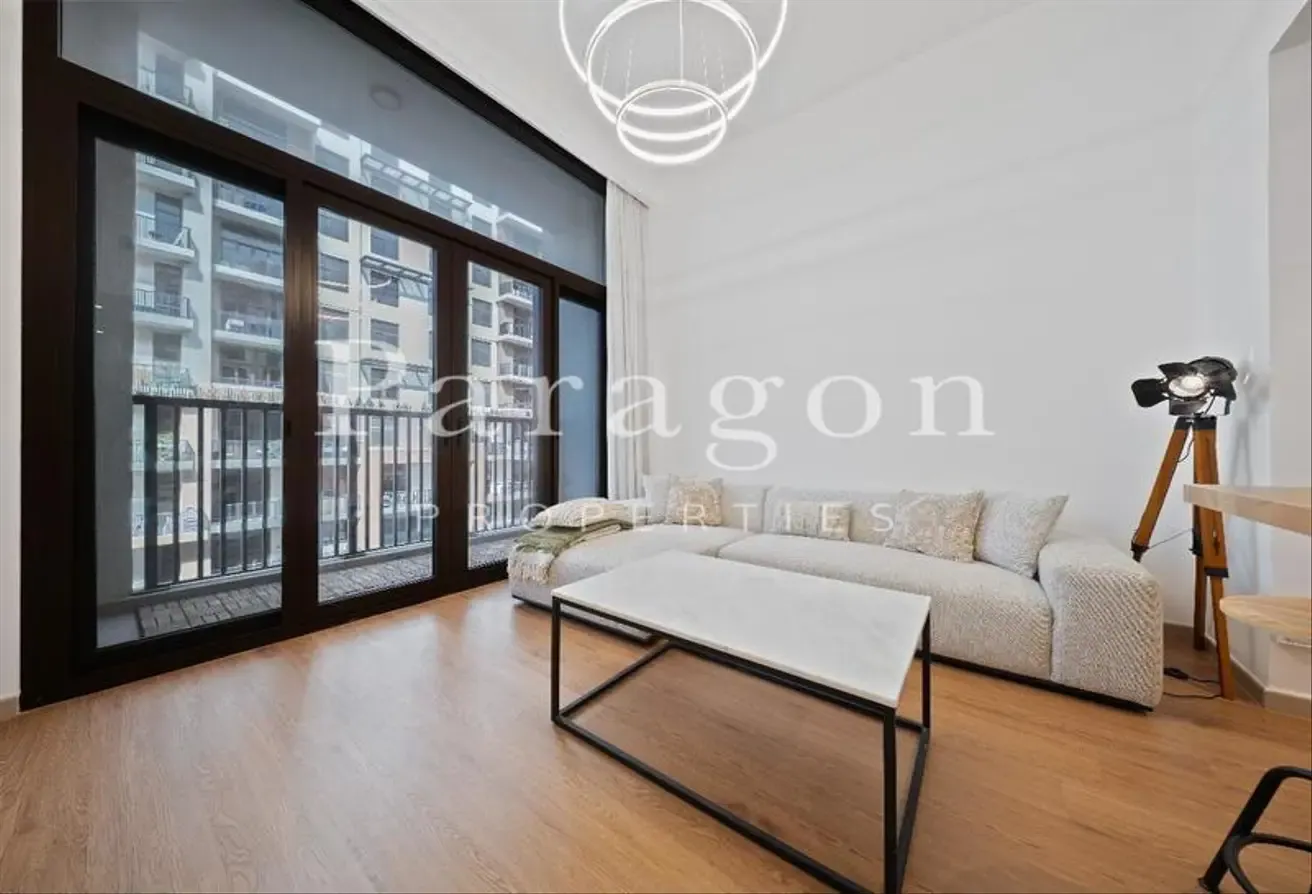 ON THE PARK / UPGRADED / VACANT / FULLY FURNISHED