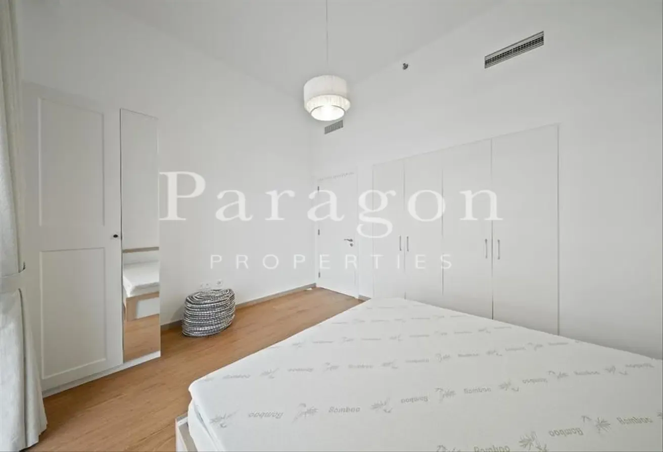 ON THE PARK / UPGRADED / VACANT / FULLY FURNISHED