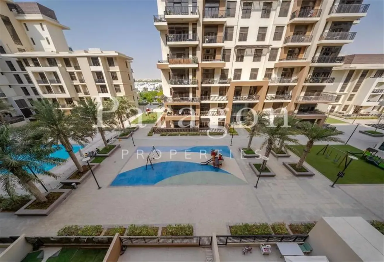 ON THE PARK / UPGRADED / VACANT / FULLY FURNISHED
