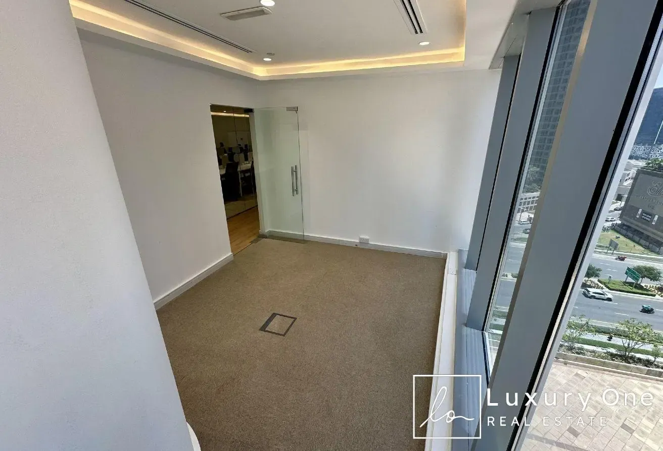 Luxury Upgrade | Vacant | Wet Pantry | Partitioned