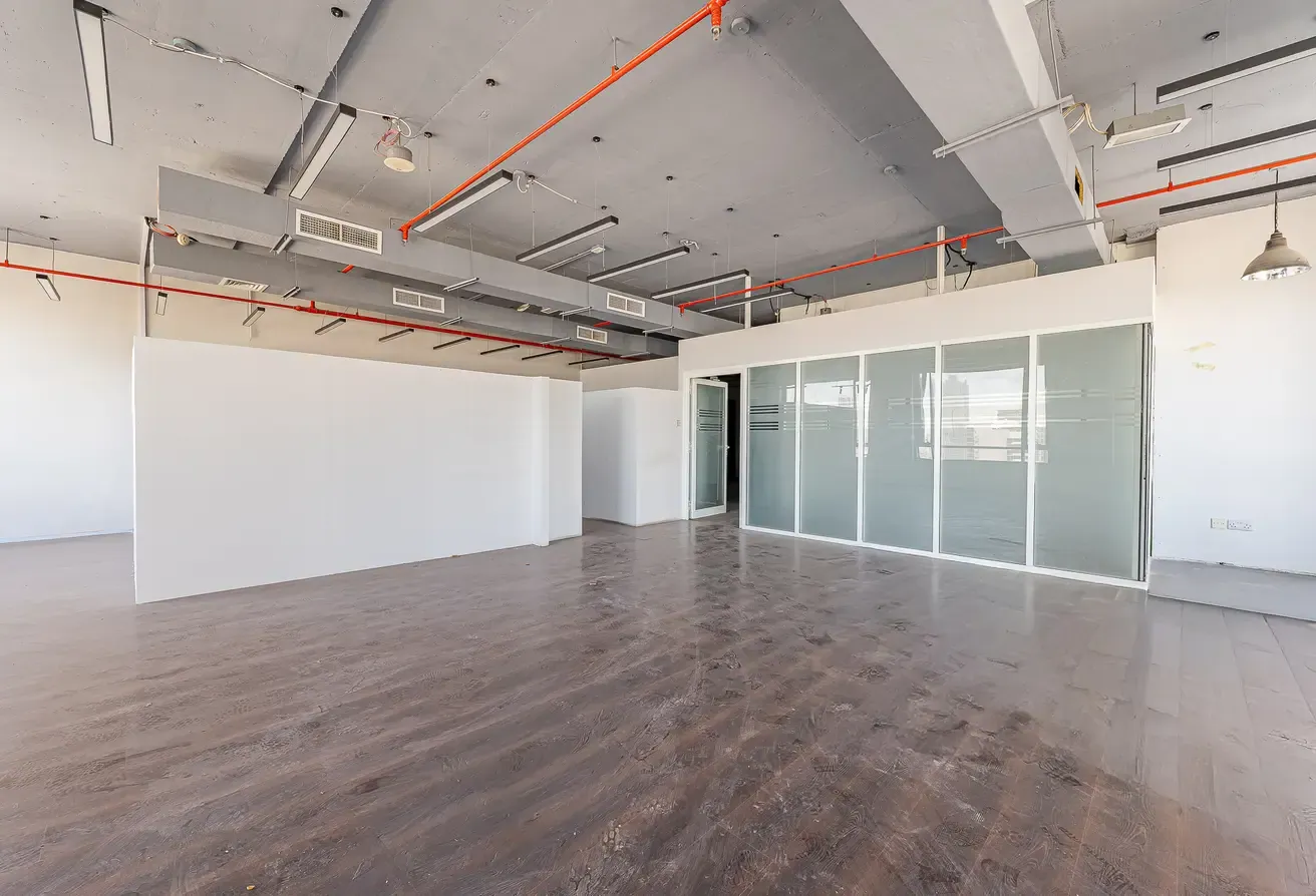 Fitted & Furnished | Mid Floor | Plug and Play
