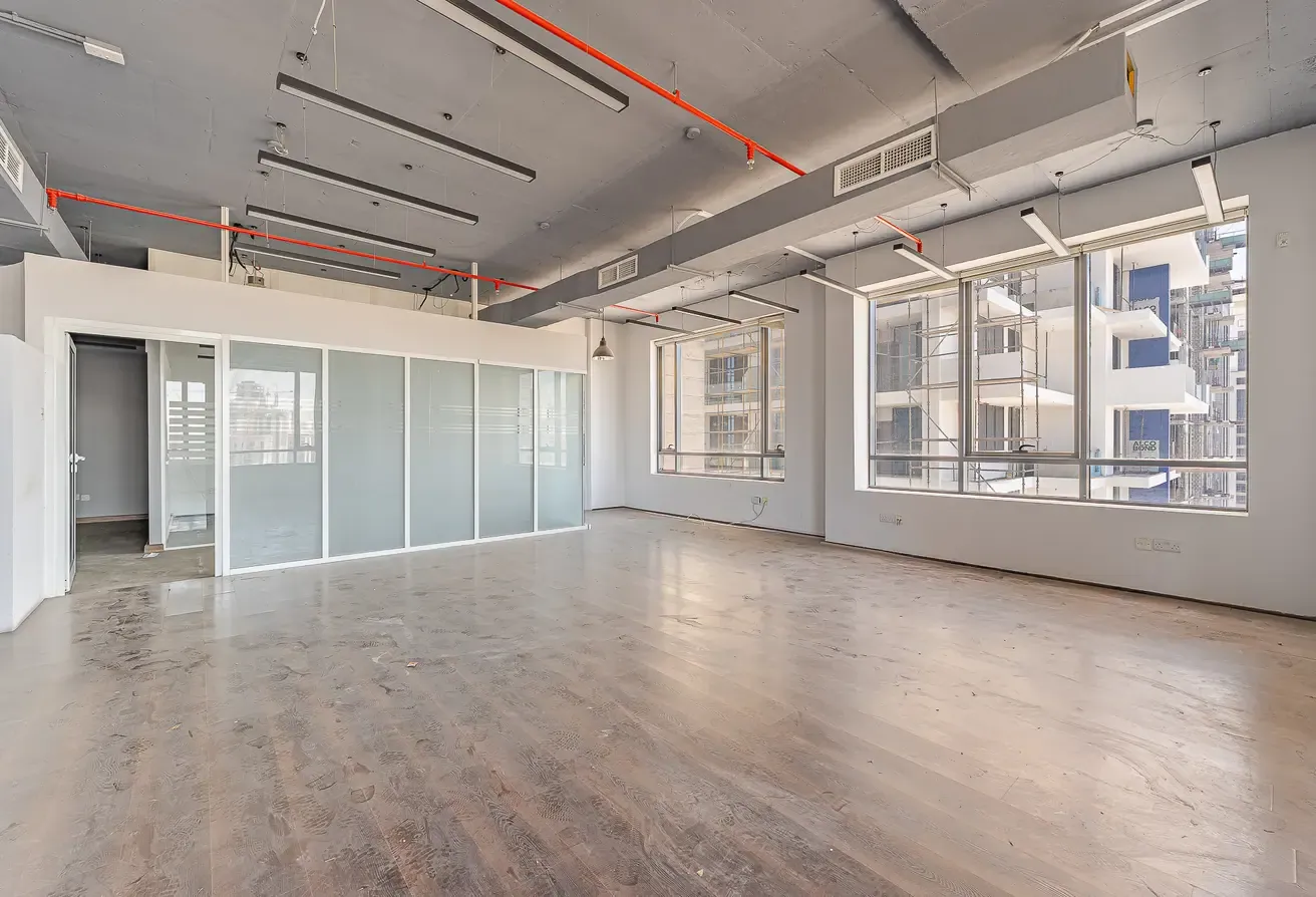 Fitted & Furnished | Mid Floor | Plug and Play