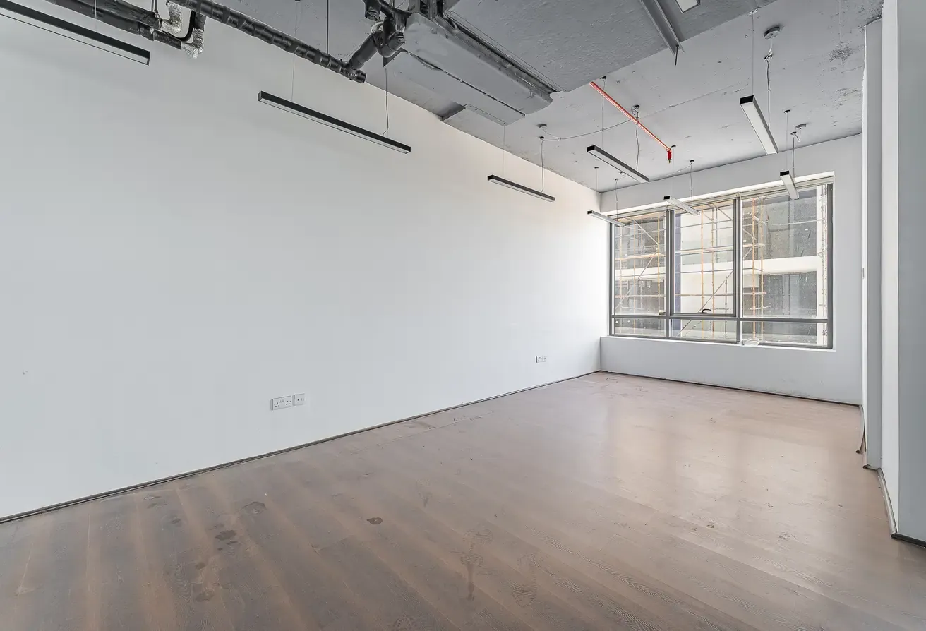 Fitted & Furnished | Mid Floor | Plug and Play