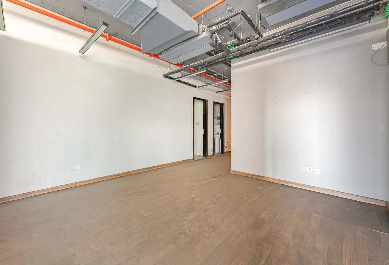 Fitted & Furnished | Mid Floor | Plug and Play