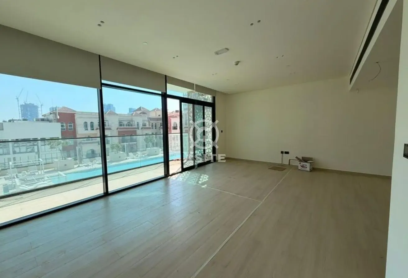 Cozy Office | Unfurnished | Pool View