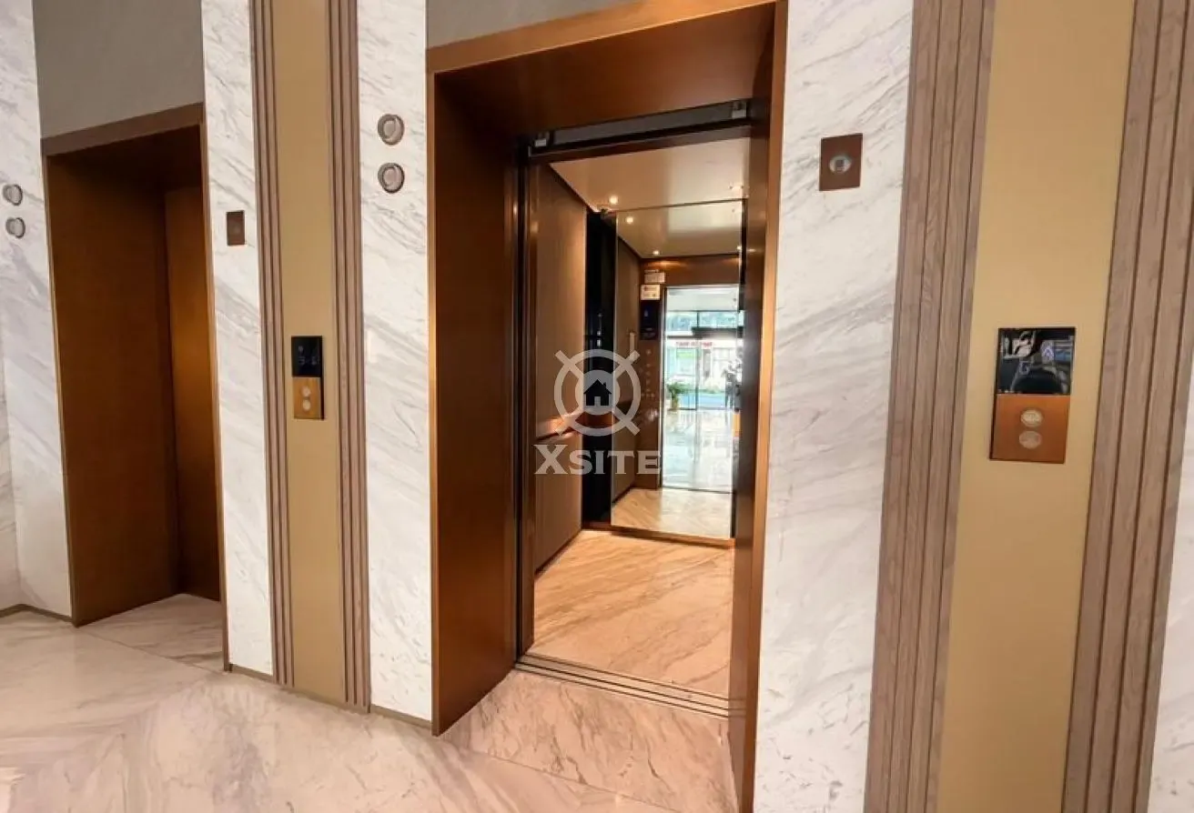 Cozy Office | Unfurnished | Pool View