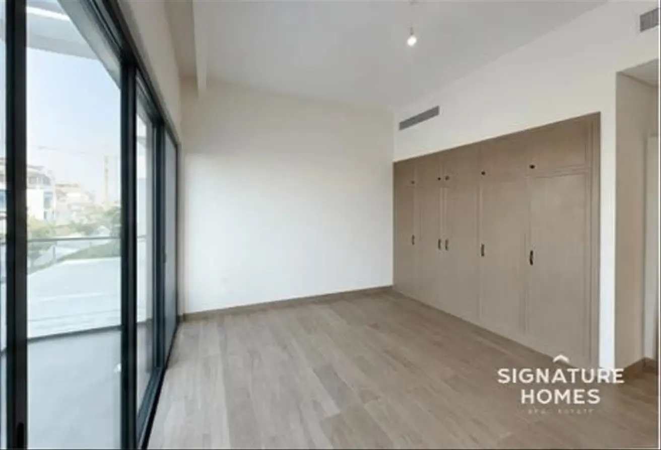 Skyline View | Luxury 6BR Villa | Waterside Living