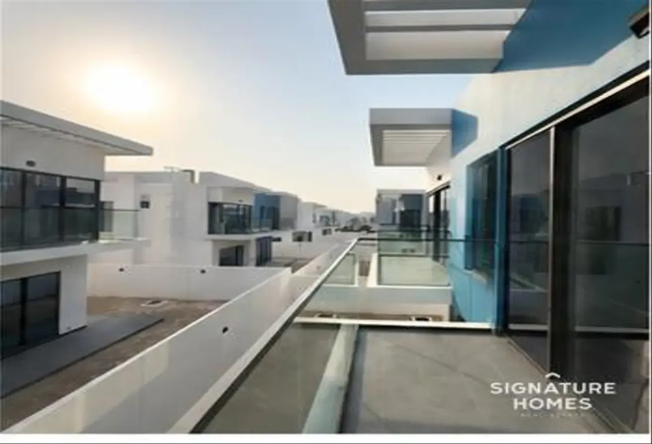 Skyline View | Luxury 6BR Villa | Waterside Living