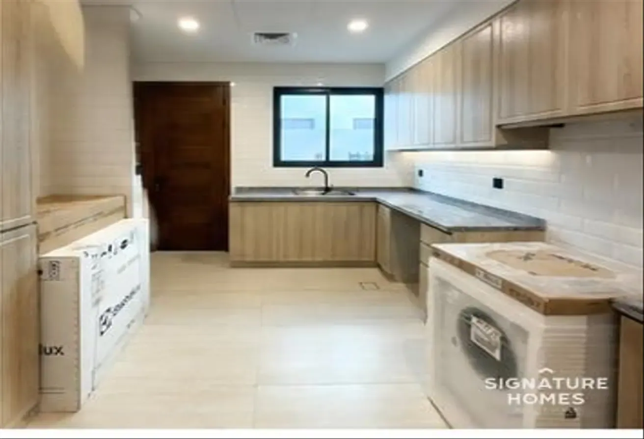 Skyline View | Luxury 6BR Villa | Waterside Living