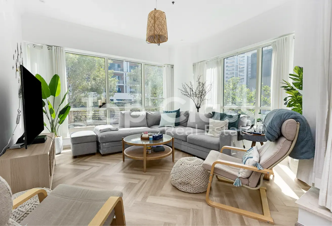 Spacious | 2 bed + study | Upgraded
