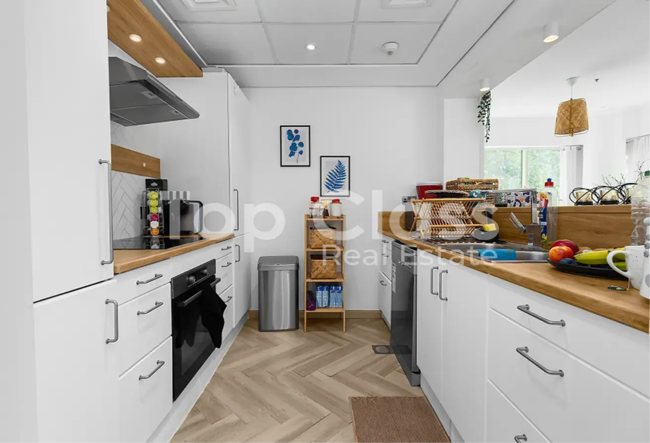 Spacious | 2 bed + study | Upgraded