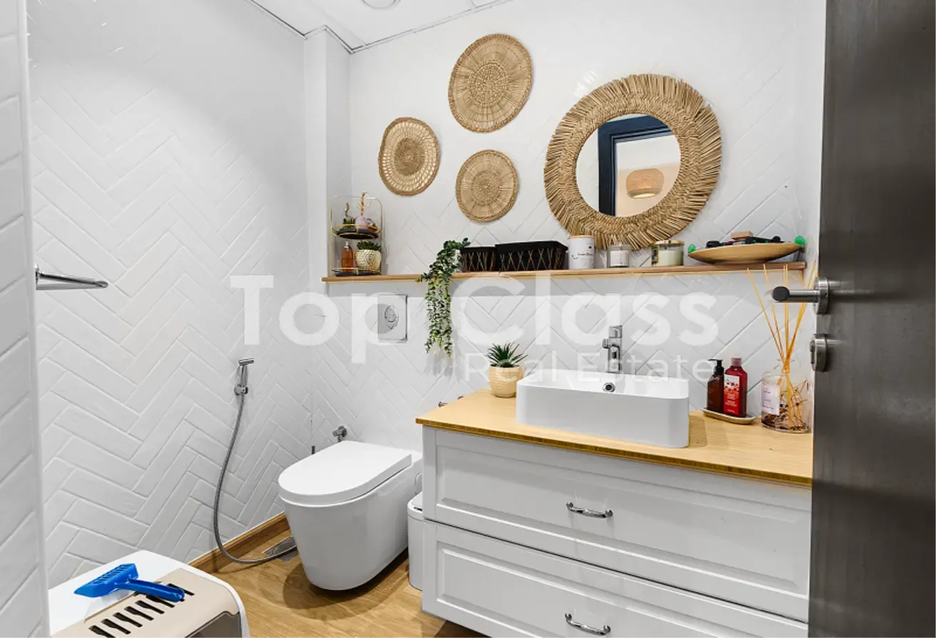 Spacious | 2 bed + study | Upgraded