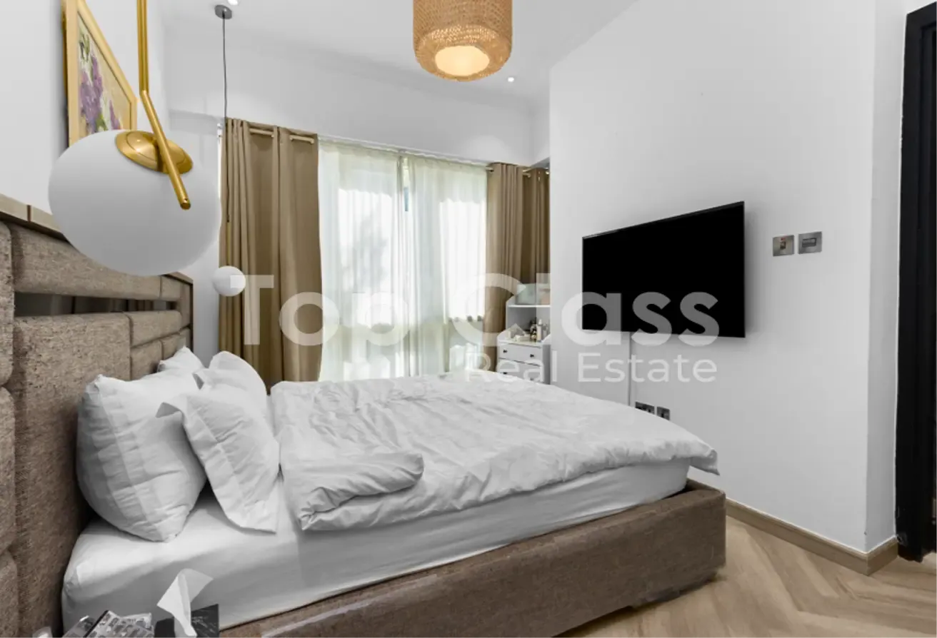 Spacious | 2 bed + study | Upgraded