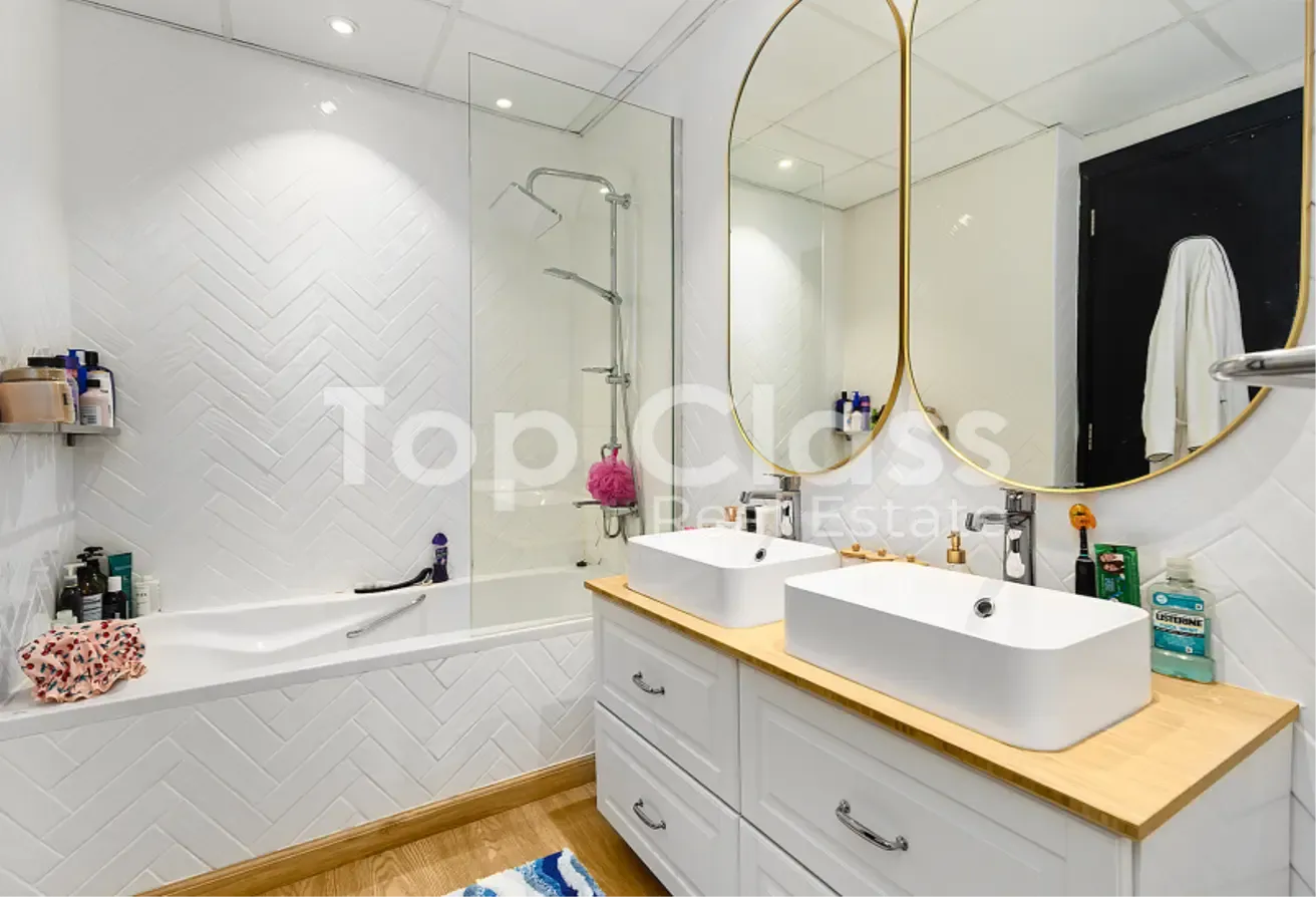 Spacious | 2 bed + study | Upgraded