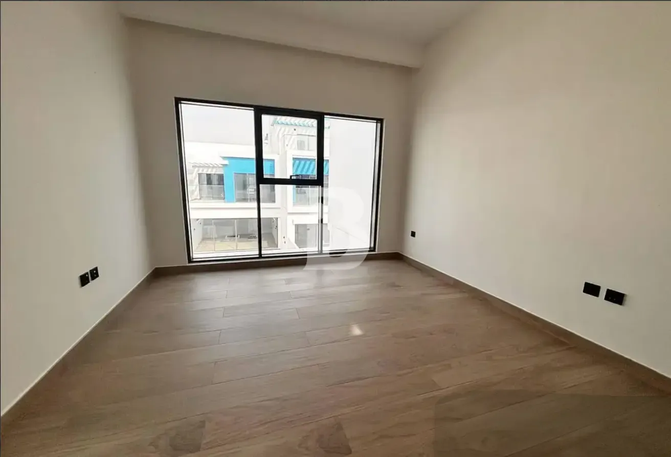 RENTED | BRAND NEW | MIDDLE UNIT | MOTIVATED SALE