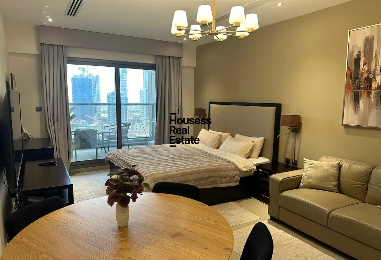 Canal View | Spacious | Vacant