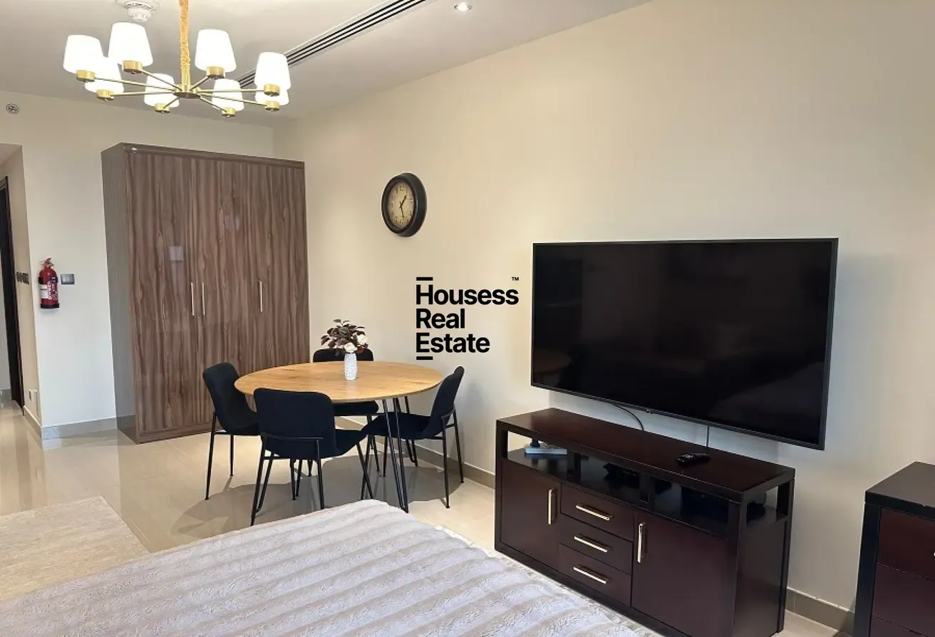 Canal View | Spacious | Vacant