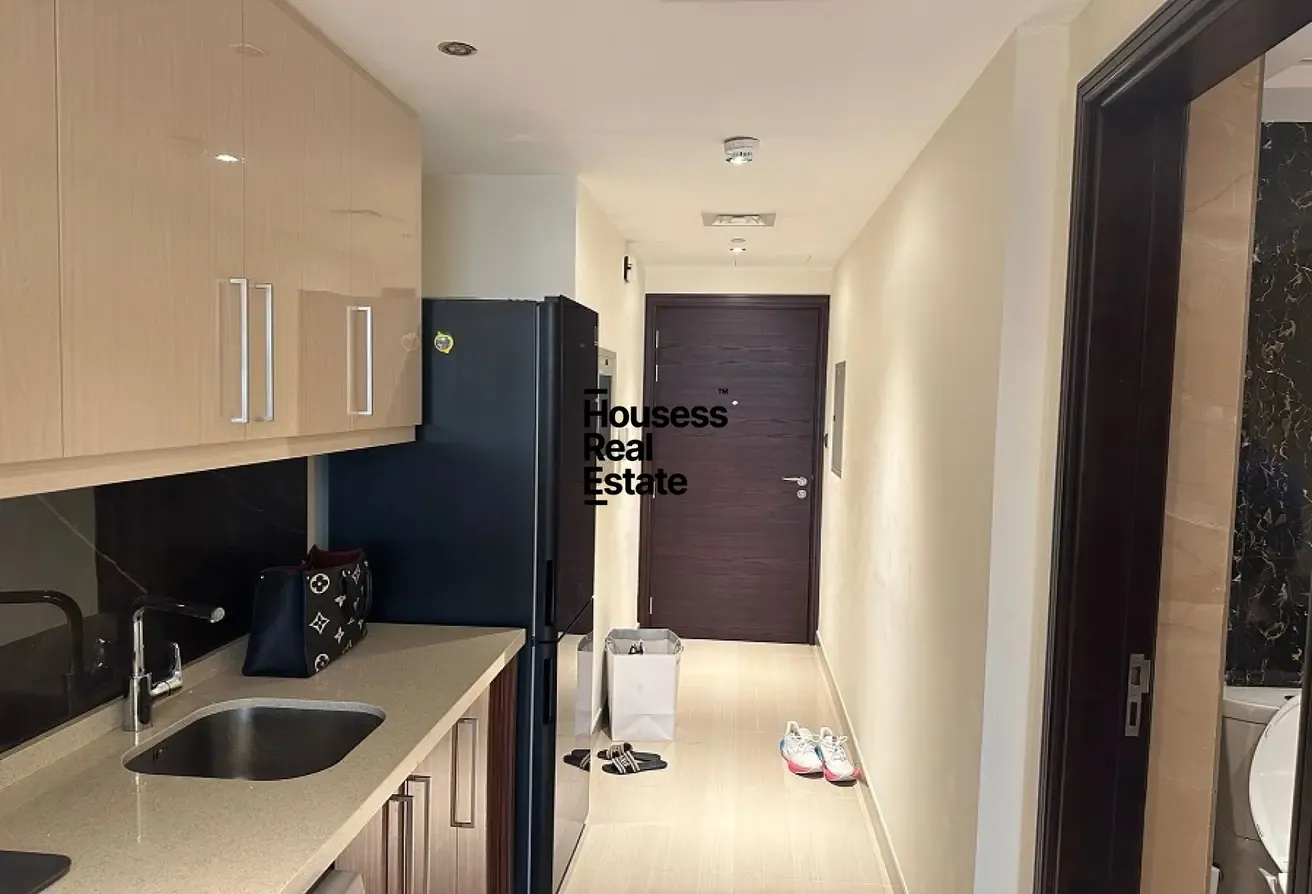 Canal View | Spacious | Vacant