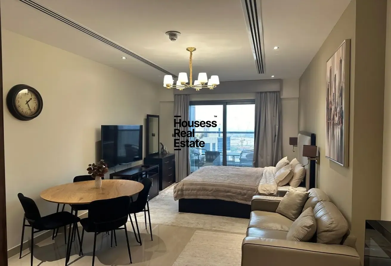 Canal View | Spacious | Vacant
