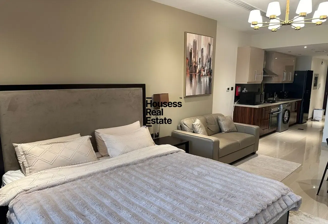 Canal View | Spacious | Vacant