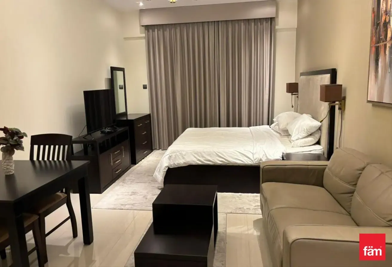 Spacious Studio | Canal View | Great Investment