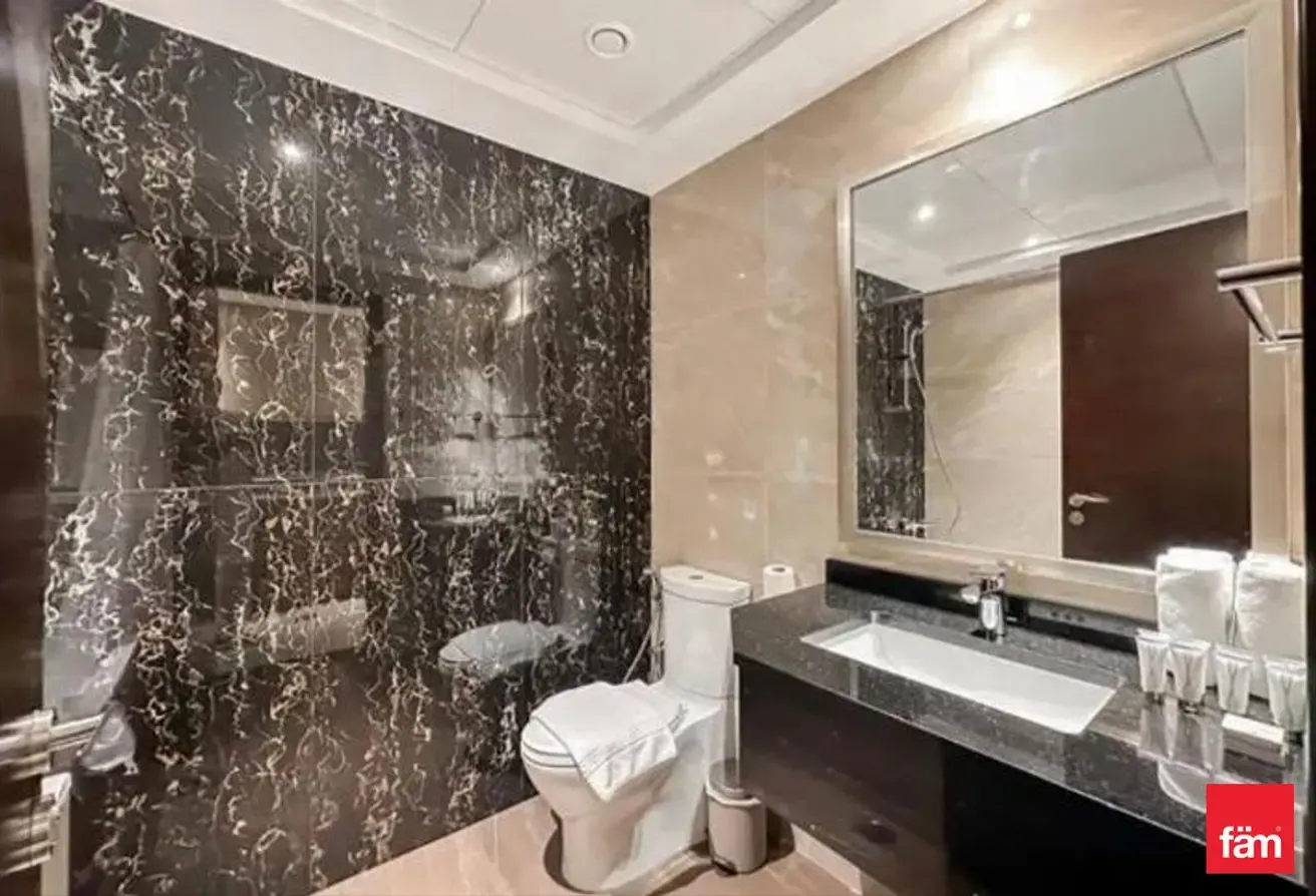Spacious Studio | Canal View | Great Investment