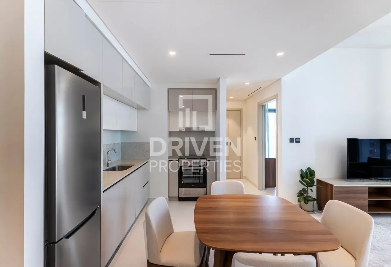 Ready to Move in | Partial Sea Views | Modern Apt