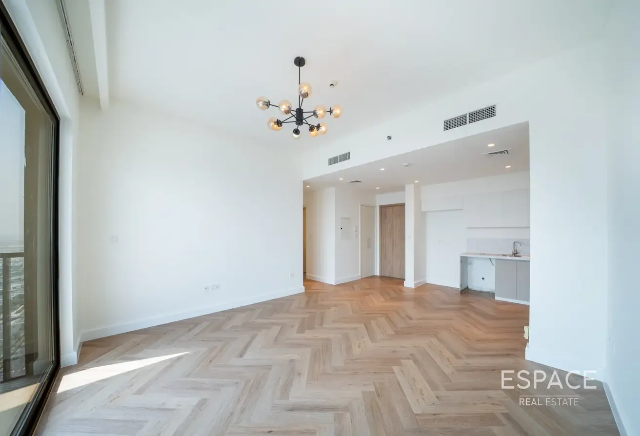High Floor | Upgraded | Vacant on Transfer