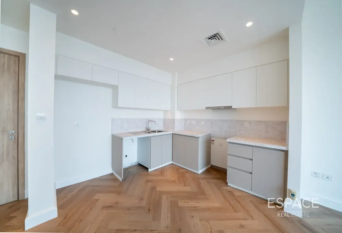 High Floor | Upgraded | Vacant on Transfer