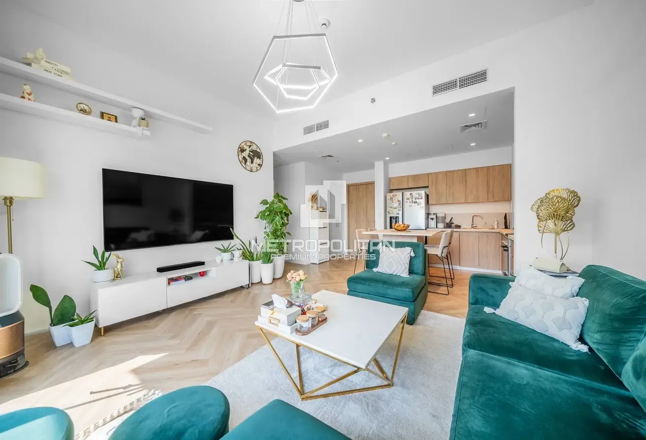 VOT | Semi Upgrade | Middle Floor | Furnished