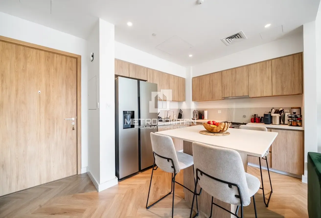 VOT | Semi Upgrade | Middle Floor | Furnished