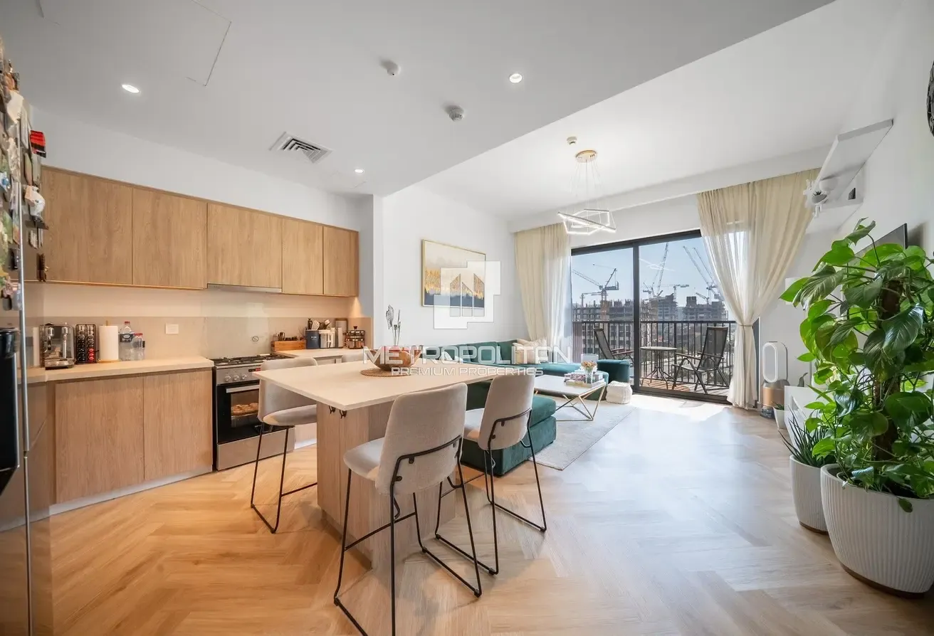 VOT | Semi Upgrade | Middle Floor | Furnished