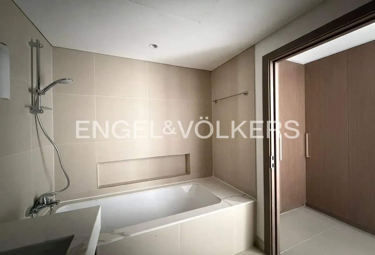 Higher Floor | Vacant | Water & Future Tower View
