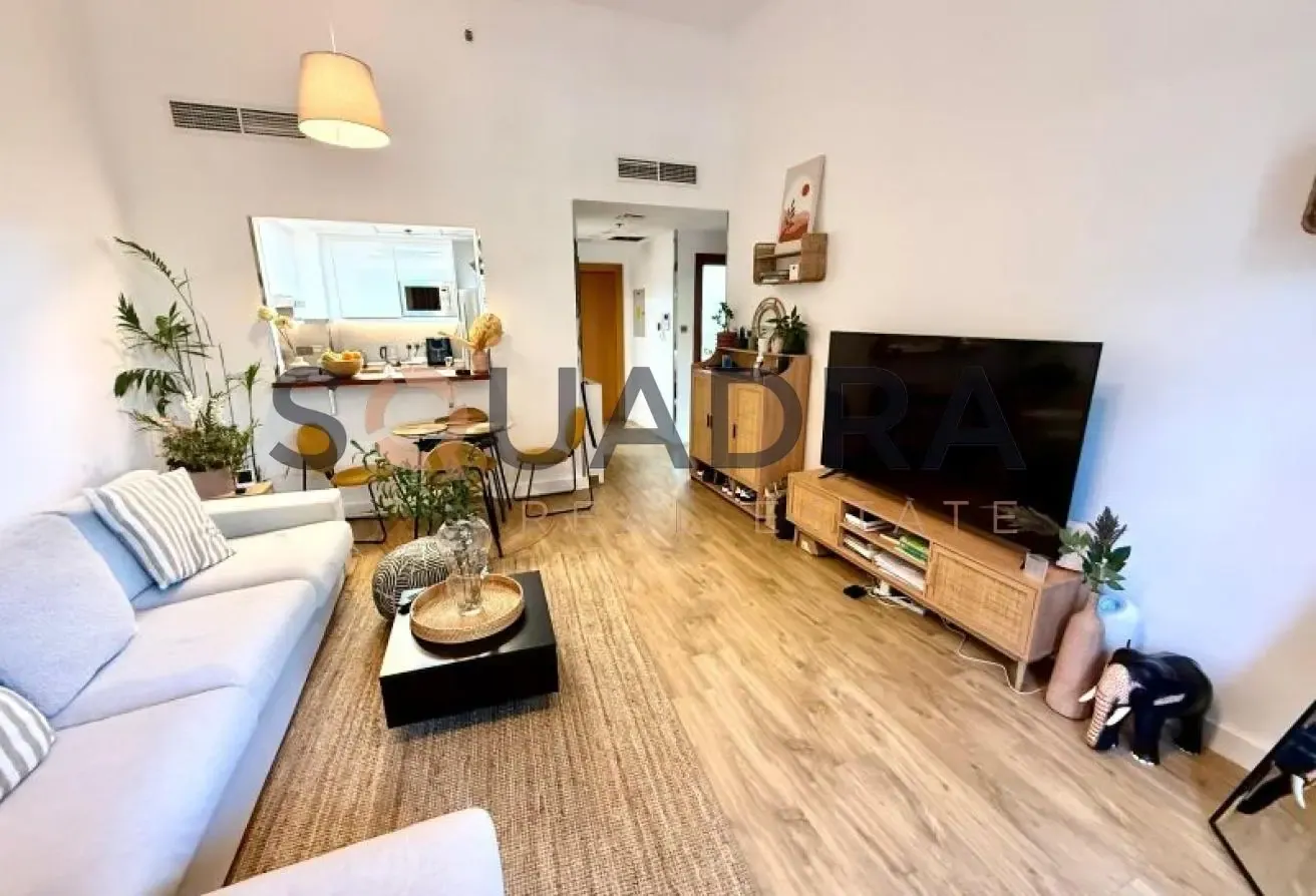 Well Maintained Unit | Fully Upgraded with Terrace