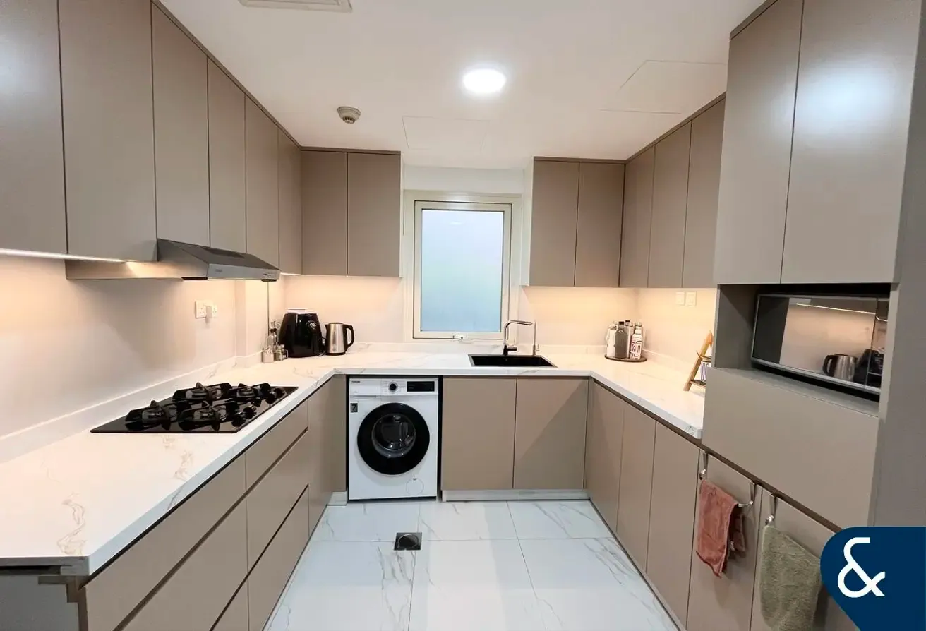 2 Beds | Park view | Upgraded | Huge Layout