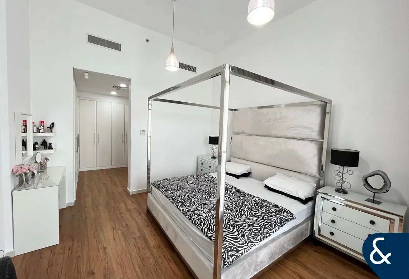 2 Beds | Park view | Upgraded | Huge Layout