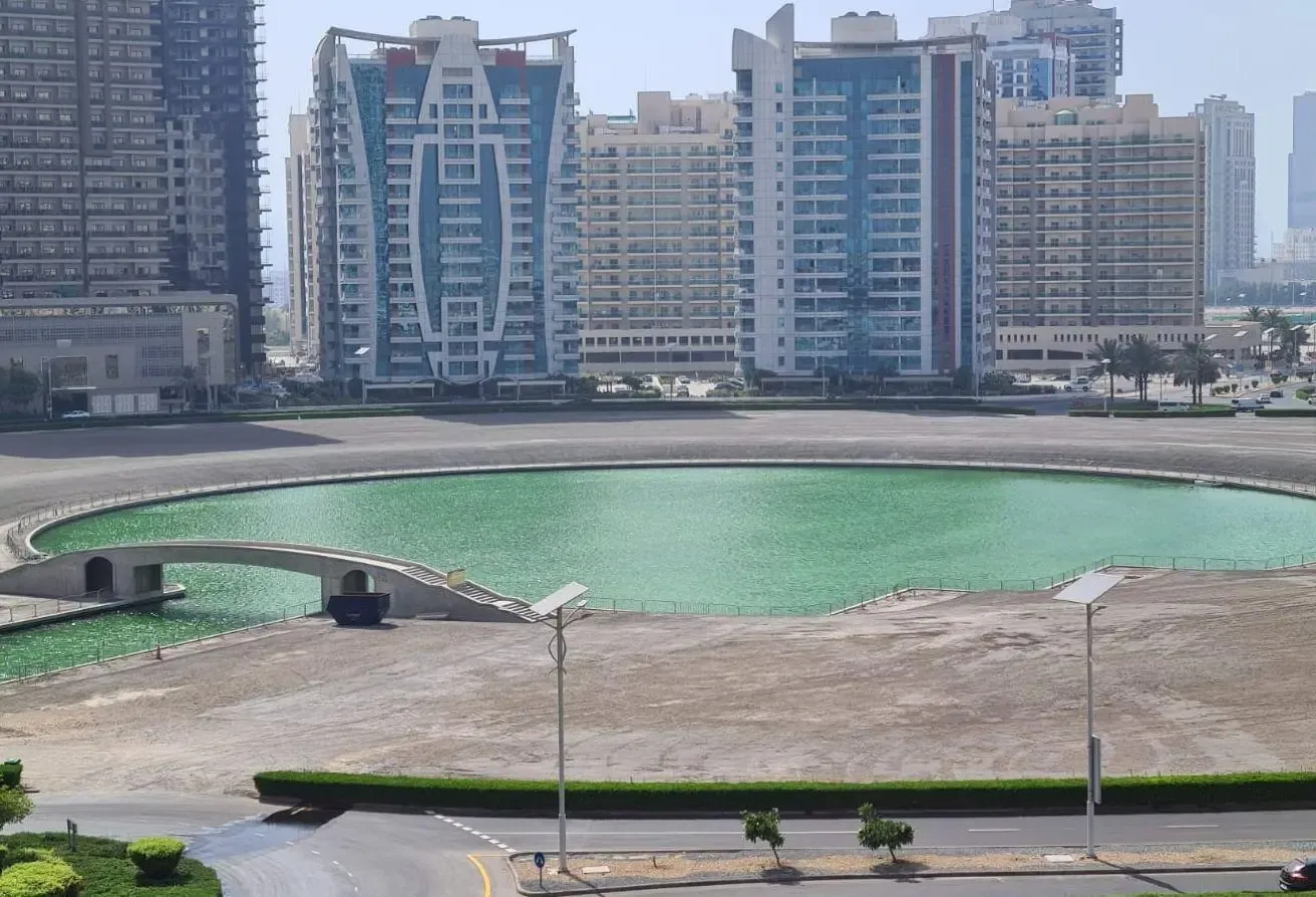 VACANT Elite 5 Studio Furnished lake view Balcony
