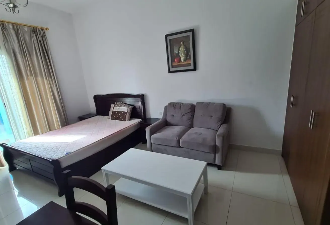 VACANT Elite 5 Studio Furnished lake view Balcony