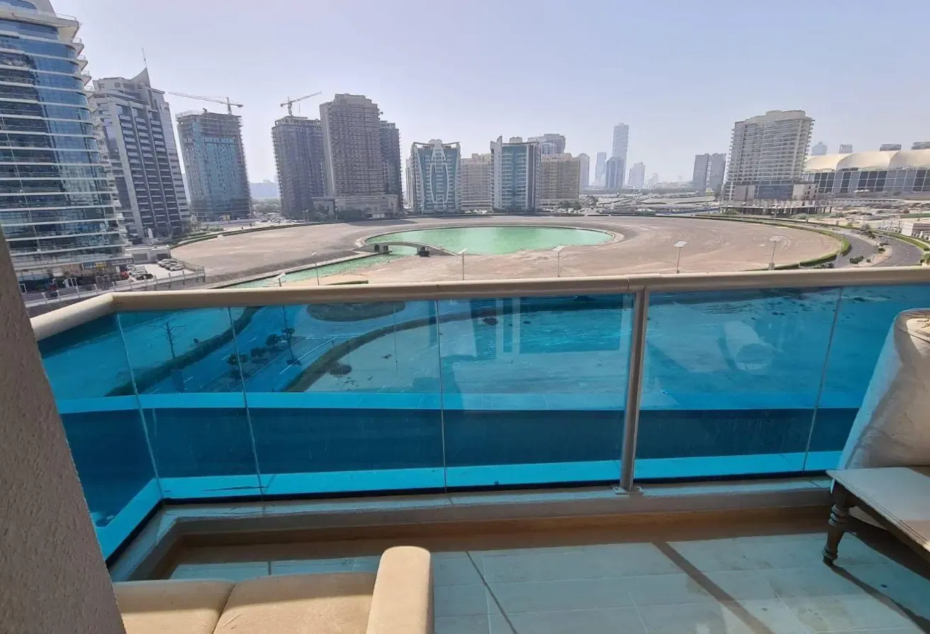 VACANT Elite 5 Studio Furnished lake view Balcony
