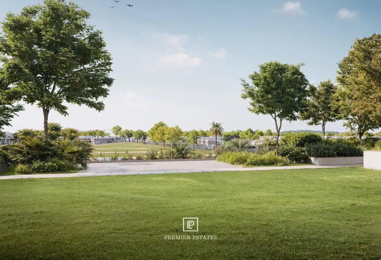 Park facing | Golf club | Close to retail | 1-BR
