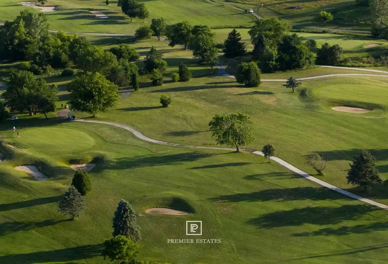 Park facing | Golf club | Close to retail | 1-BR