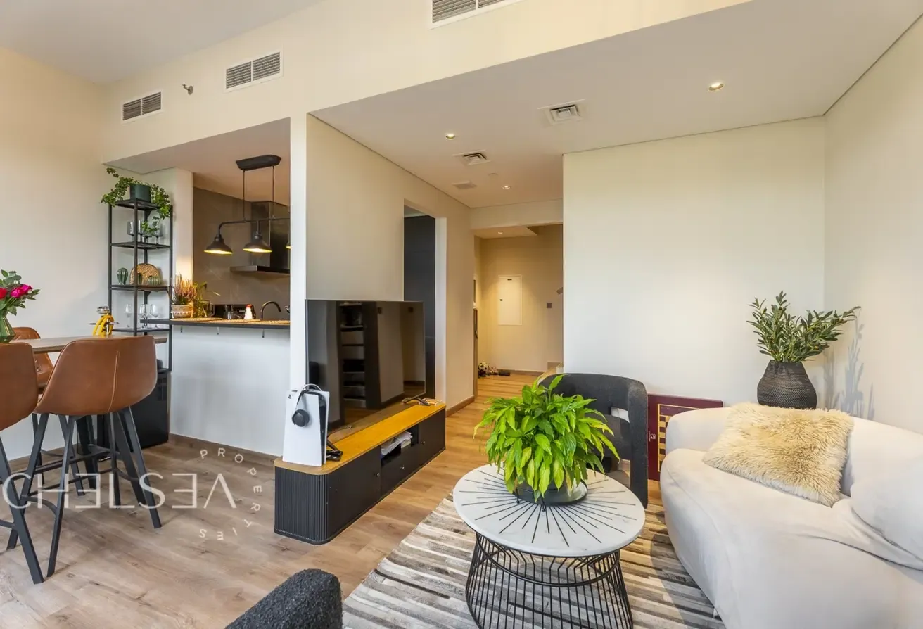UPGRADED | PRIVATE GARDEN | DUPLEX | 2BR + MAID